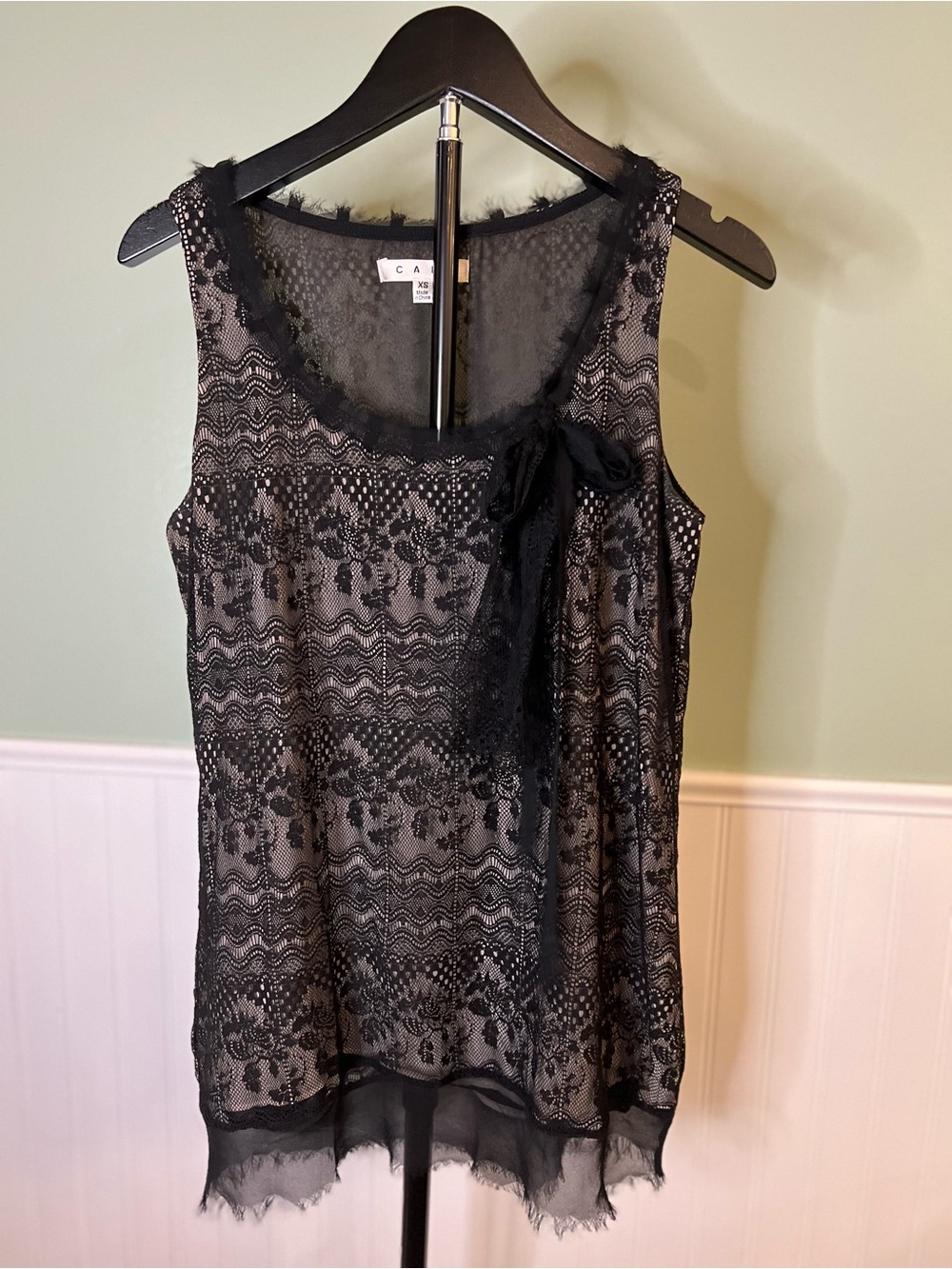 CAbi Emily Black Lace Sleeveless Camisole with Side Bow. Size XS